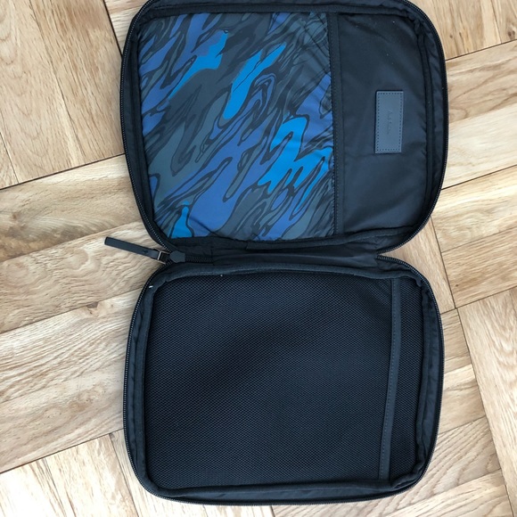 Paul Smith iPad Case - Picture 3 of 6